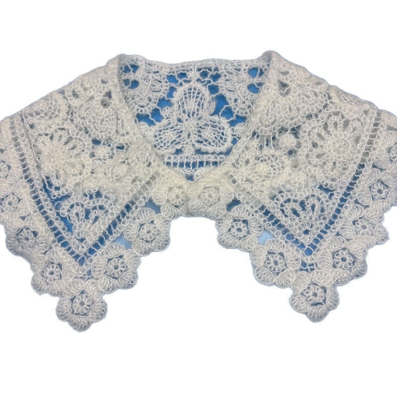 Ψεύτικος γιακά με μηχανική κεντημένη διακόσμηση φλοράλ με διάτρητο σχέδιο — υλικό πολυεστέρα-μαλλί, κατάλληλος για παλτά, πουλόβερ και φορέματα, μάρκα hs