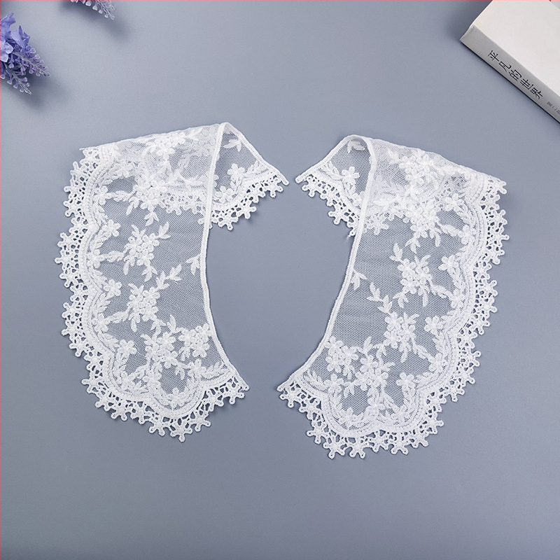 Κολάρο με λουλούδι από Milk Silk και υδατοδιαλυτή κέντηση για DIY διακόσμηση ρούχων