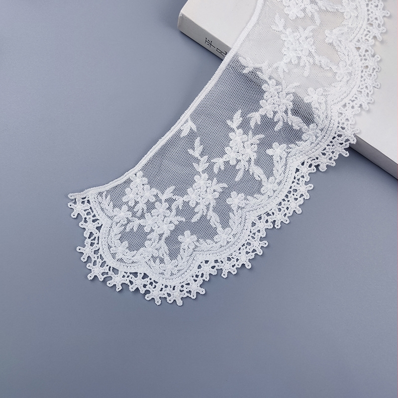 Κολάρο με λουλούδι από Milk Silk και υδατοδιαλυτή κέντηση για DIY διακόσμηση ρούχων