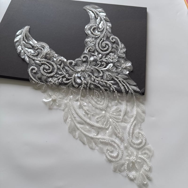 Floare corsaj 3D cu margine dantelată – mărgele din sticlă, rayon și plasă, patch pentru îmbrăcăminte ZH202