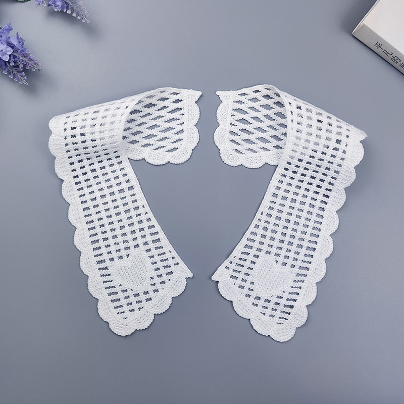 Hamis gallér csipkével és pamut hímzéssel; Milk Silk anyagból; ruházathoz