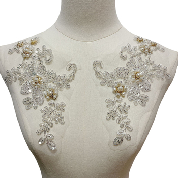 3D virágos gyöngyös applikáció hálós csipkére (Anyag: fémdrót; Felhasználás: női ruházat, fejfedők, ruhák, menyasszonyi ruhák, DIY kézművesség)