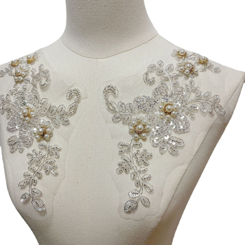 3D virágos gyöngyös applikáció hálós csipkére (Anyag: fémdrót; Felhasználás: női ruházat, fejfedők, ruhák, menyasszonyi ruhák, DIY kézművesség)