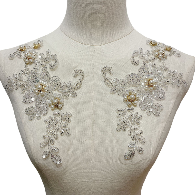 3D virágos gyöngyös applikáció hálós csipkére (Anyag: fémdrót; Felhasználás: női ruházat, fejfedők, ruhák, menyasszonyi ruhák, DIY kézművesség)