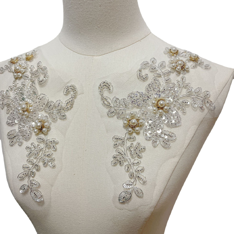 3D virágos gyöngyös applikáció hálós csipkére (Anyag: fémdrót; Felhasználás: női ruházat, fejfedők, ruhák, menyasszonyi ruhák, DIY kézművesség)