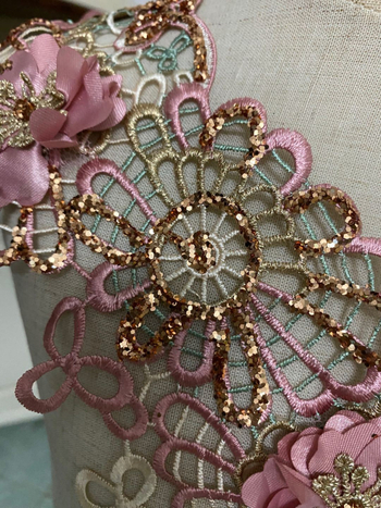 Csipkés gallér virággal — női ruházathoz, poliészter fonal, Dream Poem embroidery