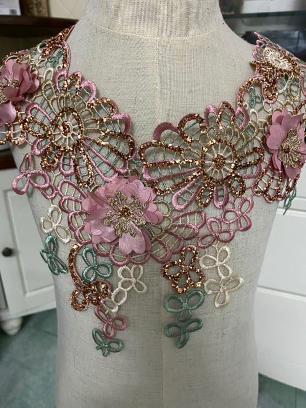 Csipkés gallér virággal — női ruházathoz, poliészter fonal, Dream Poem embroidery