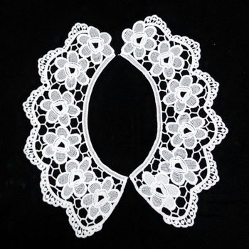 Tej-selyem dantellás gallér hímzett virággal, leválasztható, üreges dizájn