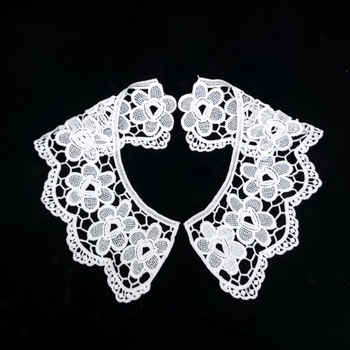 Tej-selyem dantellás gallér hímzett virággal, leválasztható, üreges dizájn