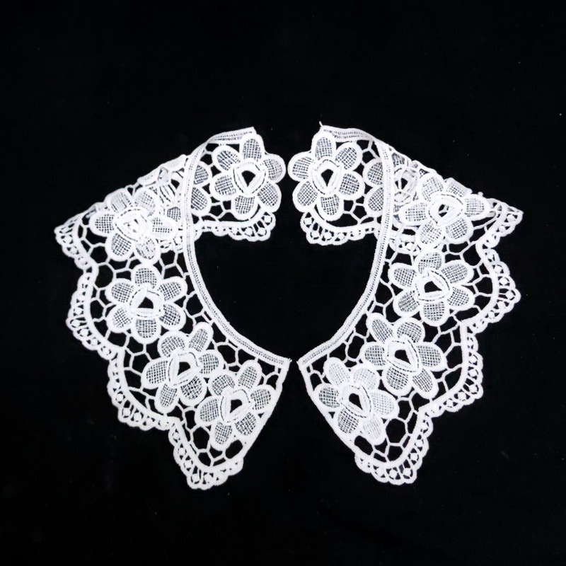 Tej-selyem dantellás gallér hímzett virággal, leválasztható, üreges dizájn