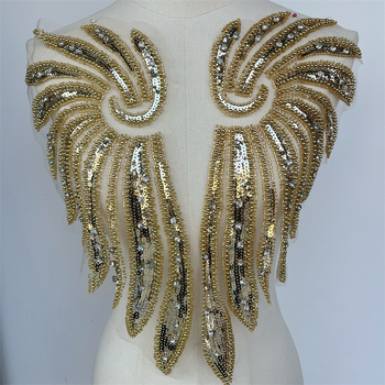 Hálós nyakdísz – Kézi hímzésű gyöngyös applikáció üveggyöngyökkel és viszkózzal (Anyagok: üveg gyöngyök, viszkóz, háló)