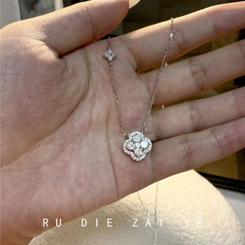 Vaskinis vėrinys su keturių lapų gėle, Japonijos ir Pietų Korėjos stilius, ruduo 2025