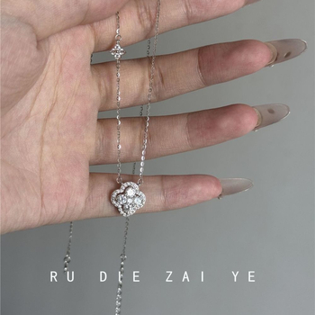 Vaskinis vėrinys su keturių lapų gėle, Japonijos ir Pietų Korėjos stilius, ruduo 2025