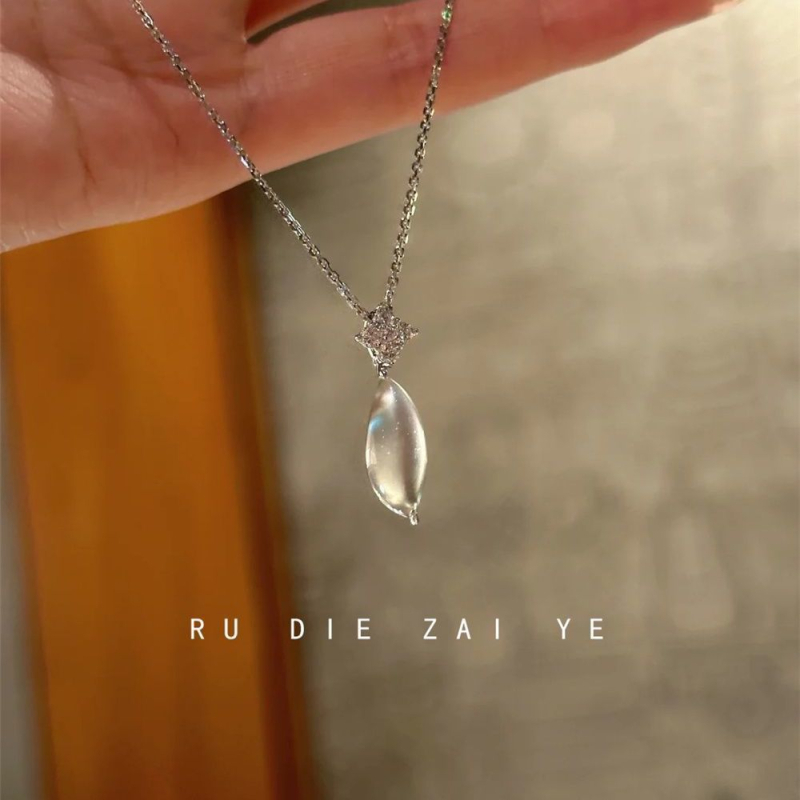 Медно колие за ключицата, ретро стил, пускане през лято 2025