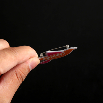 Ötvözet jelvény testreszabható — sütőben égetett zománc, karikatúra kitűző, emlékfém medál iskolai és vállalati rendezvényekhez