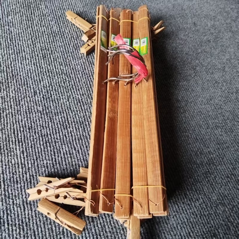 Bambusz nadrág tartó állvány 4 klippel, összecsukható, modell 018