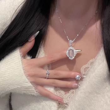 Colier cu pandantiv geometric din cupru, finisaj electroplacat, lanț obișnuit (Material: Cupru; Finisaj: Electroplacat; Formă: Geometrică; Lanț: Obișnuit; Pandant: Cupru)