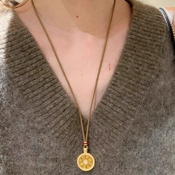 Colier cu pandantiv compas din opt comori, finisaj auriu nisipiu, lungime lanț 61–70 cm, design geometric simplu