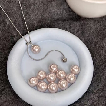 Colier cu pandantiv din perle artificiale, lanț tip șarpe, lungime reglabilă 61–70 cm, electroplacat, stil geometric-sport