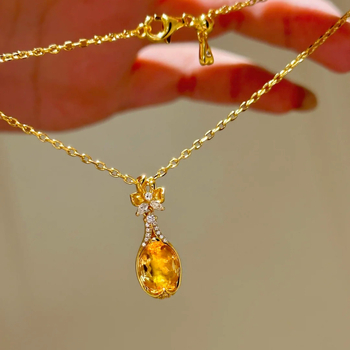 Colier din cupru cu pandantiv în formă de floare, cu diamant, stil vintage