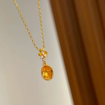 Colier din cupru cu pandantiv în formă de floare, cu diamant, stil vintage