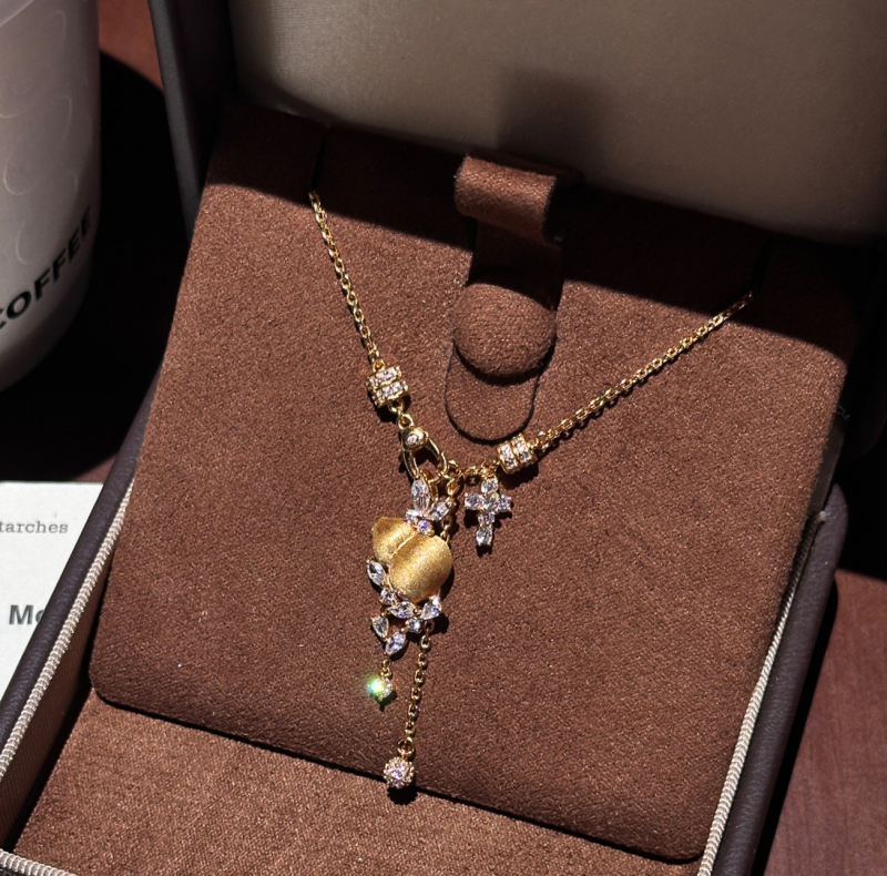 Colier cu pandantiv în formă de cruce din cupru, geometric, finisaj electroplacat, multistrat, pentru femei