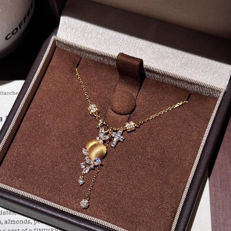 Colier cu pandantiv în formă de cruce din cupru, geometric, finisaj electroplacat, multistrat, pentru femei