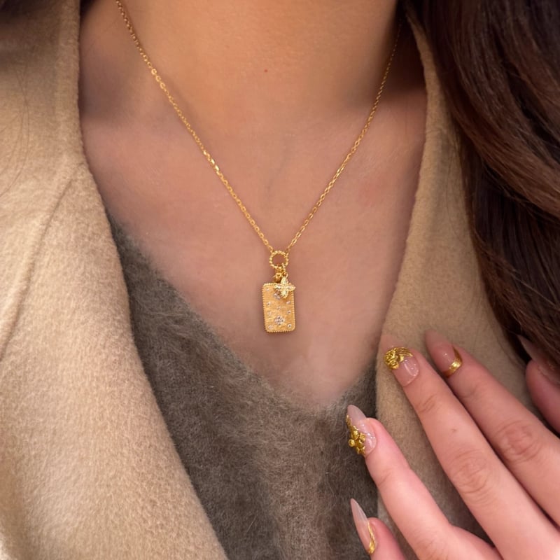 Colier cu pandantiv geometric în formă de trifoi cu patru foi, accente din alamă, lanț din cupru ecologic, lanț obișnuit, lansare toamnă 2025, stil nișă, stil personalizat