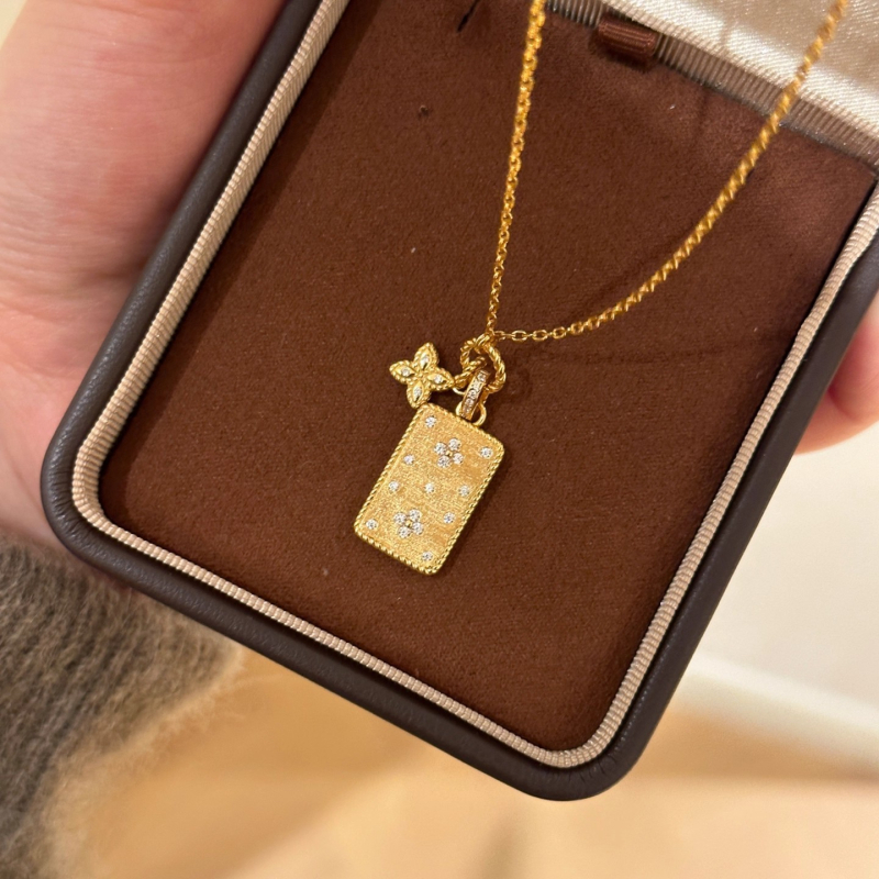 Colier cu pandantiv geometric în formă de trifoi cu patru foi, accente din alamă, lanț din cupru ecologic, lanț obișnuit, lansare toamnă 2025, stil nișă, stil personalizat