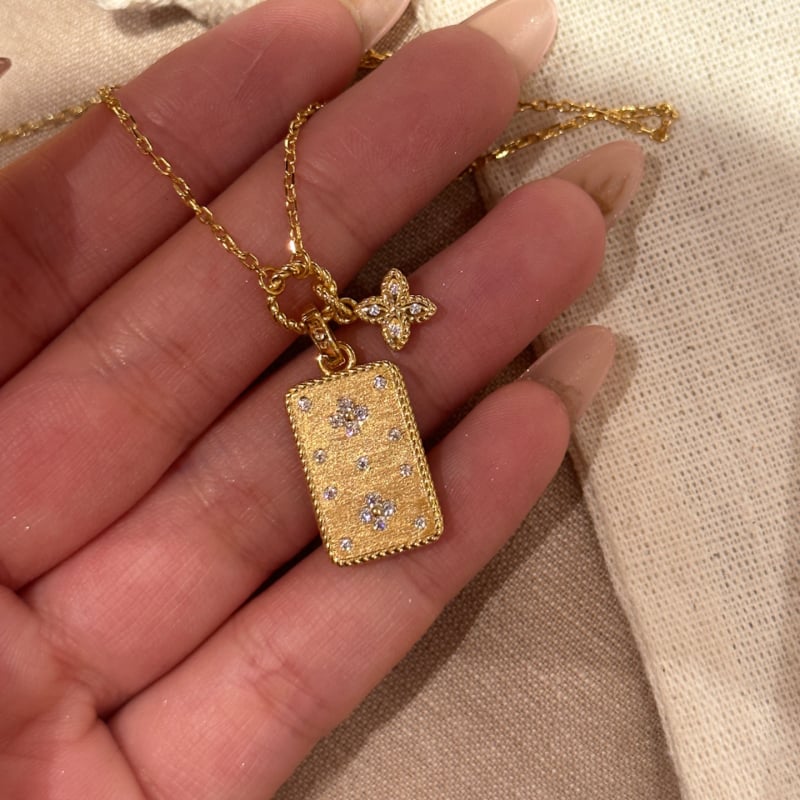 Colier cu pandantiv geometric în formă de trifoi cu patru foi, accente din alamă, lanț din cupru ecologic, lanț obișnuit, lansare toamnă 2025, stil nișă, stil personalizat