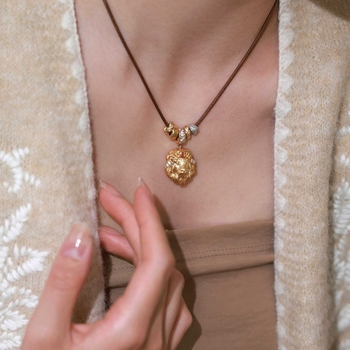 Colier cu pandantiv leu, stil palat, aur alluvial placat cu electroplacare, Zhenyu, primăvara 2025