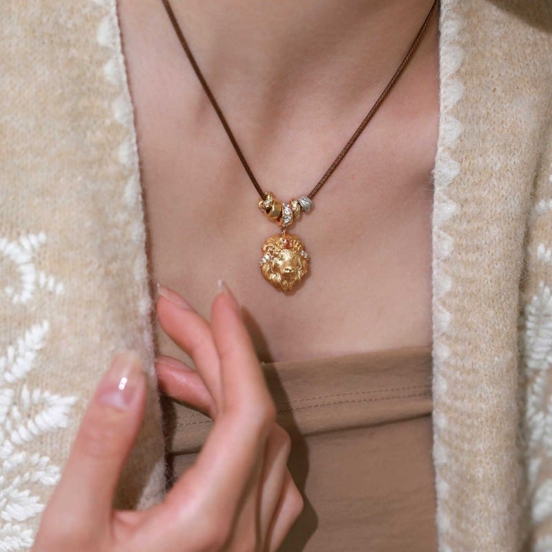 Colier cu pandantiv leu, stil palat, aur alluvial placat cu electroplacare, Zhenyu, primăvara 2025