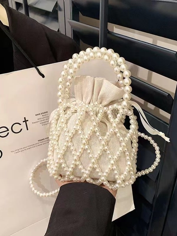 Beadiga akrüüll bucket kott vintage prantsuse stiilis — vertikaalse ruutu siluett, üks õlarihm, nailonist vooder, paelaga sulgemine, käsitöö helmeste disain