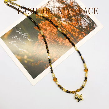 Колие за ключици от тигрово око с естествени раковини и мъниста (Материал: тигрово око; Стил: модно ежедневие; Произход: Лишиу; Технология: прецизна изработка; Година/Сезон: есен 2025)