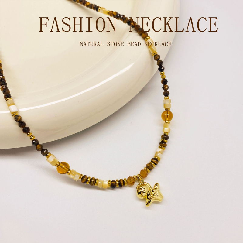 Колие за ключици от тигрово око с естествени раковини и мъниста (Материал: тигрово око; Стил: модно ежедневие; Произход: Лишиу; Технология: прецизна изработка; Година/Сезон: есен 2025)