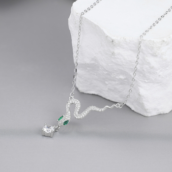 Nyaklánc: 925-ös ezüst kígyó-zodiákus medállal, cirkón kövekkel, O- lánc, könnyed luxus