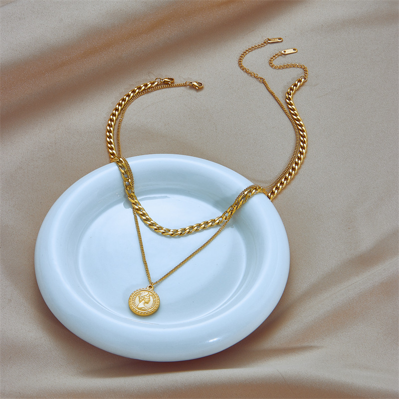 Colier geometric din oțel de titan, cu pandantiv dublu în formă de regină, unisex, lanț regulat