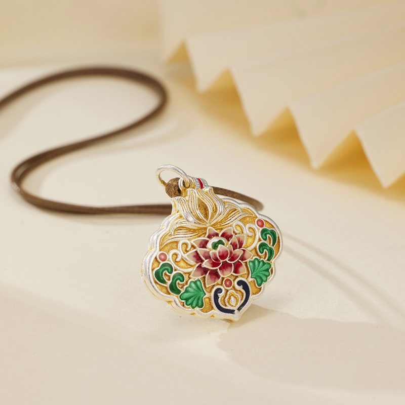 Medálos nyaklánc: geometrikus réz, lótusz zománc, édes stílus, 2025 tavaszi kiadás