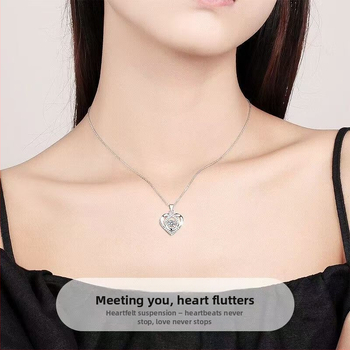 Rézből készült nyaklánc geometriai formával és szívmedállal, friss és édes stílus, 2025 tavasz