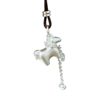 Póni medálos nyaklánc 999-es tisztaságú ezüstből; súly 9.2 g; márka Guohong Sterling Silver Jewelry; eredet Putian