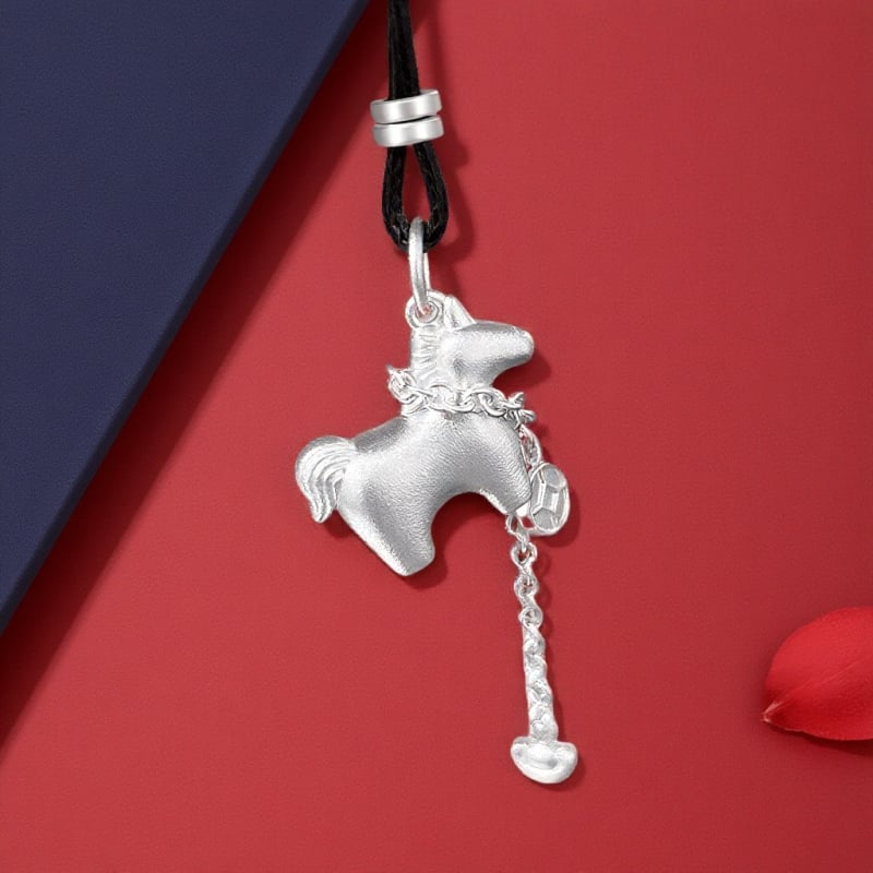 Póni medálos nyaklánc 999-es tisztaságú ezüstből; súly 9.2 g; márka Guohong Sterling Silver Jewelry; eredet Putian