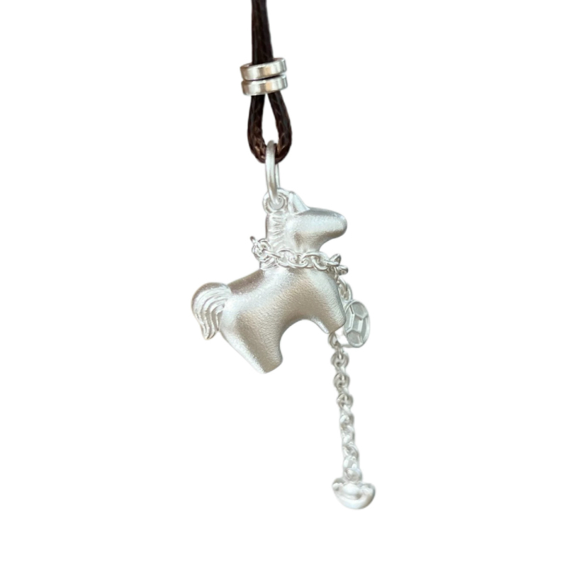 Póni medálos nyaklánc 999-es tisztaságú ezüstből; súly 9.2 g; márka Guohong Sterling Silver Jewelry; eredet Putian