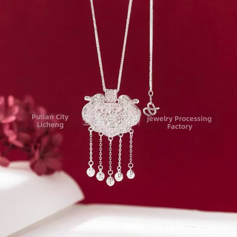 Medál sárkány- és főnix motívummal, tiszta ezüstből, középkori stílusban