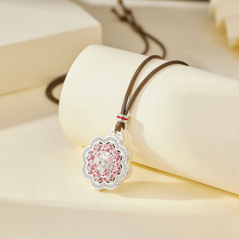 Réz virág alakú nyaklánc zománccal és aranyszegéllyel, édes stílus, téli 2025