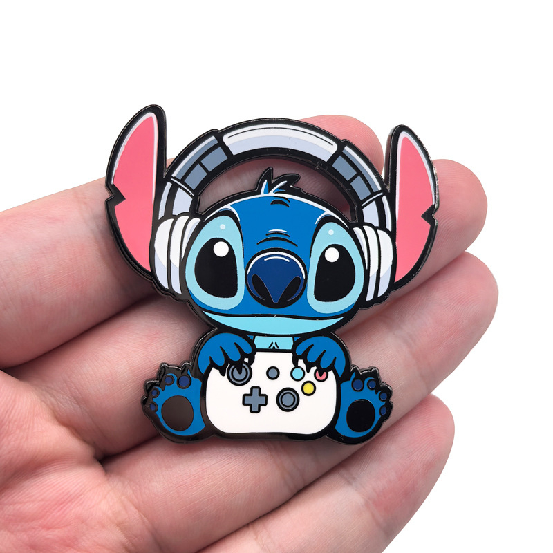 Stitchi metallist broš - multiki tegelase aksessuaar riietele ja kottidele (Materjal: tsink sulam; Kuju: multiki tegelased; Töötlemine: küpsetamise värv; Funktsioon: dekoratsioon; Stiil: värske ja magus)