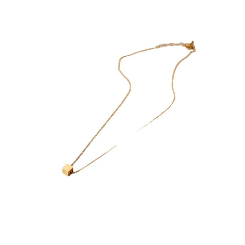 Colier geometric din alamă cu strat de acoperire – design minimalist cub, lanț obișnuit, 15 g