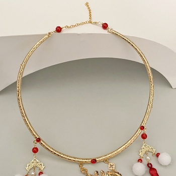 Колие с оригинален дизайн — У-образен, геометричен стил; Материал: сплав; Висулка: сплав; Тегло: 105 g; Пускане: пролет 2025