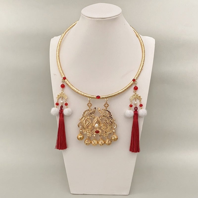 Колие с оригинален дизайн — У-образен, геометричен стил; Материал: сплав; Висулка: сплав; Тегло: 105 g; Пускане: пролет 2025