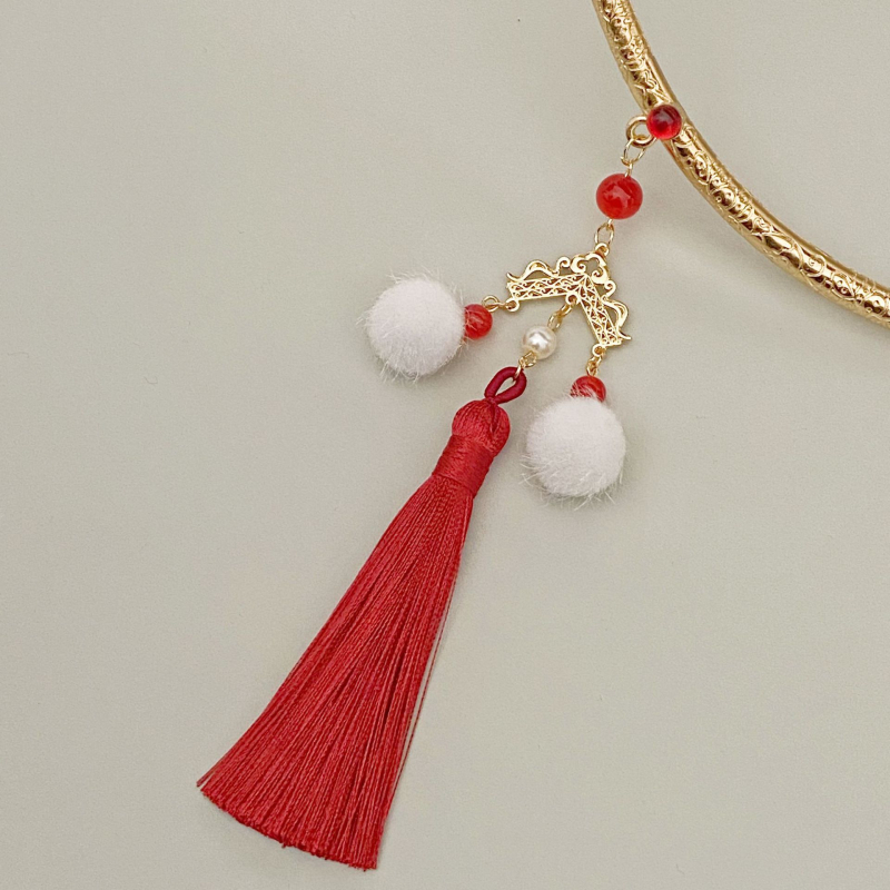 Колие с оригинален дизайн — У-образен, геометричен стил; Материал: сплав; Висулка: сплав; Тегло: 105 g; Пускане: пролет 2025