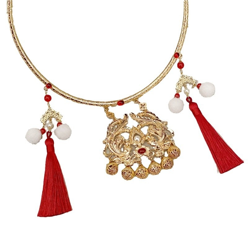 Колие с оригинален дизайн — У-образен, геометричен стил; Материал: сплав; Висулка: сплав; Тегло: 105 g; Пускане: пролет 2025